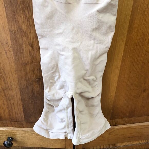 Skims Seamless Sculpt Mid-Thigh Bodysuit - Picture 4 of 8